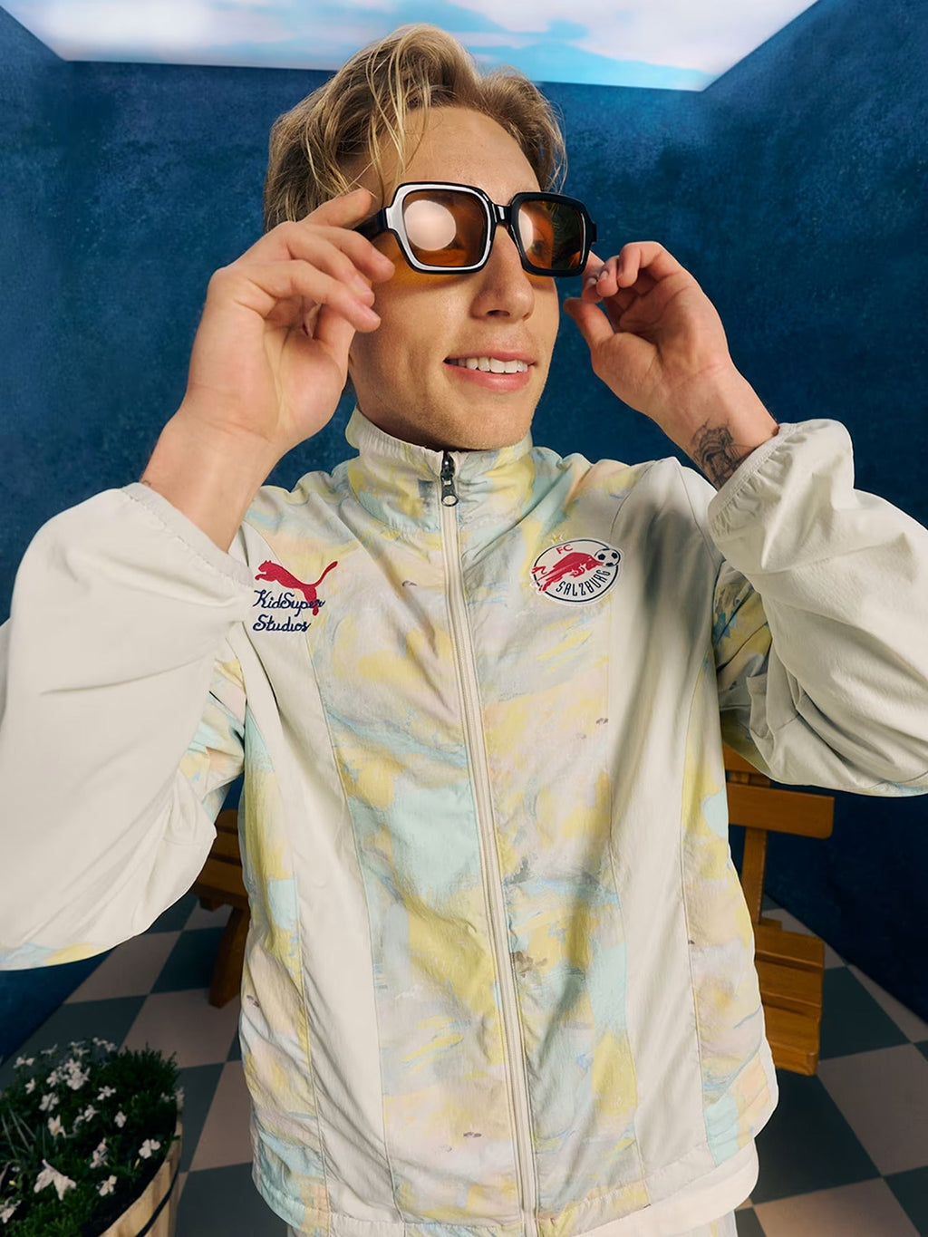 FC Red Bull Salzburg REVERSIBLE JACKET [Frosted Ivory/PUMA Red	]