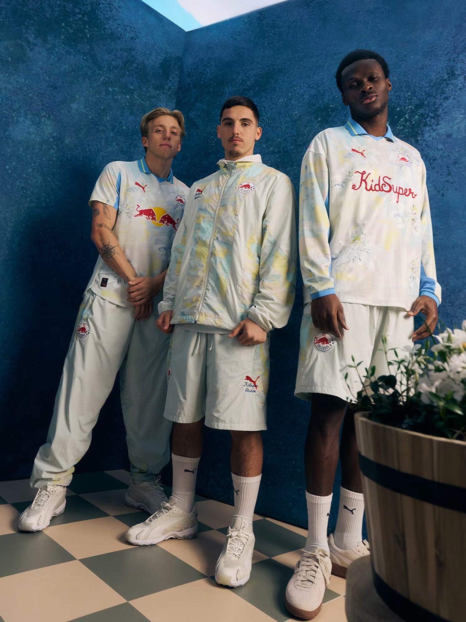FC Red Bull Salzburg REVERSIBLE JACKET [Frosted Ivory/PUMA Red	]